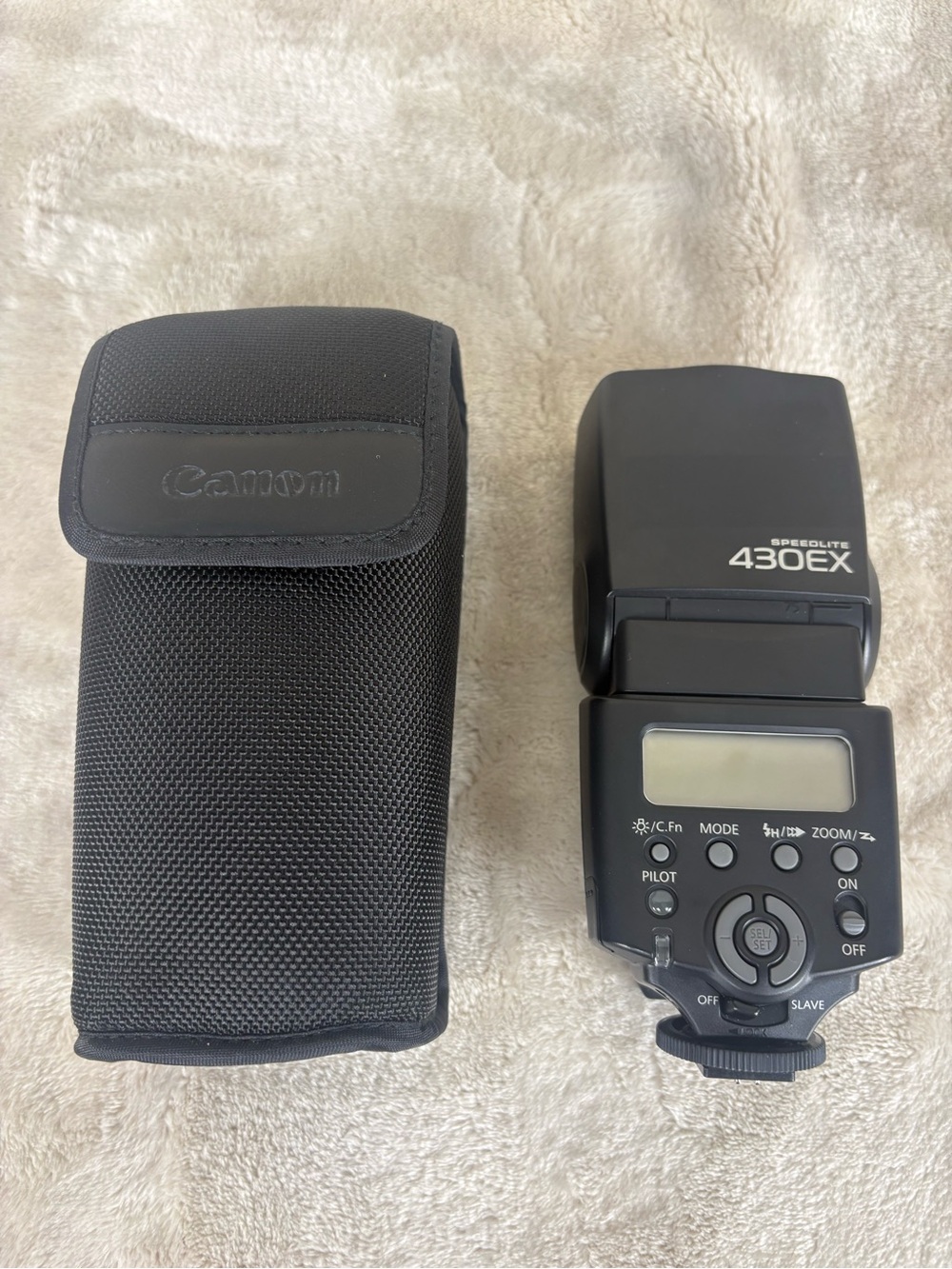 Canon Speedlite 430EX Flash Unit in Black with Carry Pouch